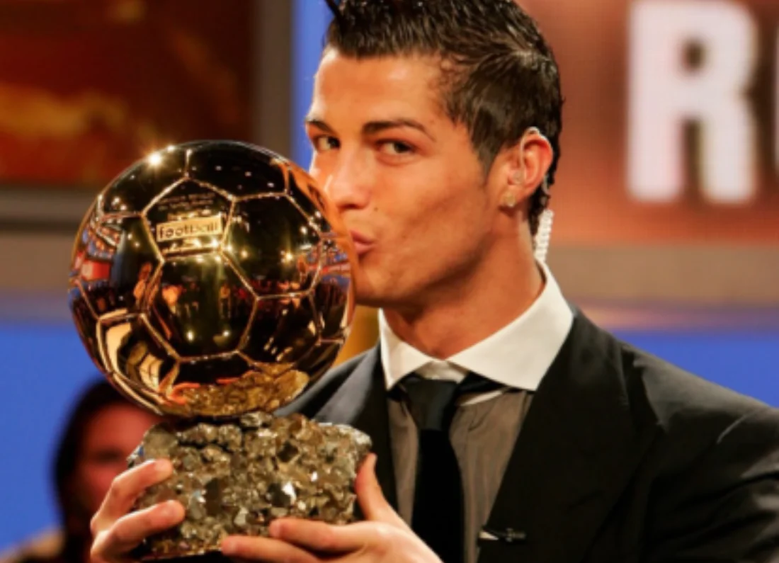 Cristiano Ronaldo de 2008 é eleito o melhor 'Bola de Ouro' de todos os tempos